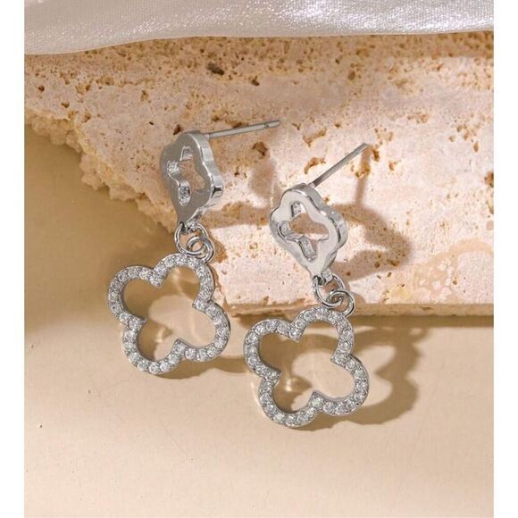 4 Leaf Clover Earrings - Picture 2 of 9